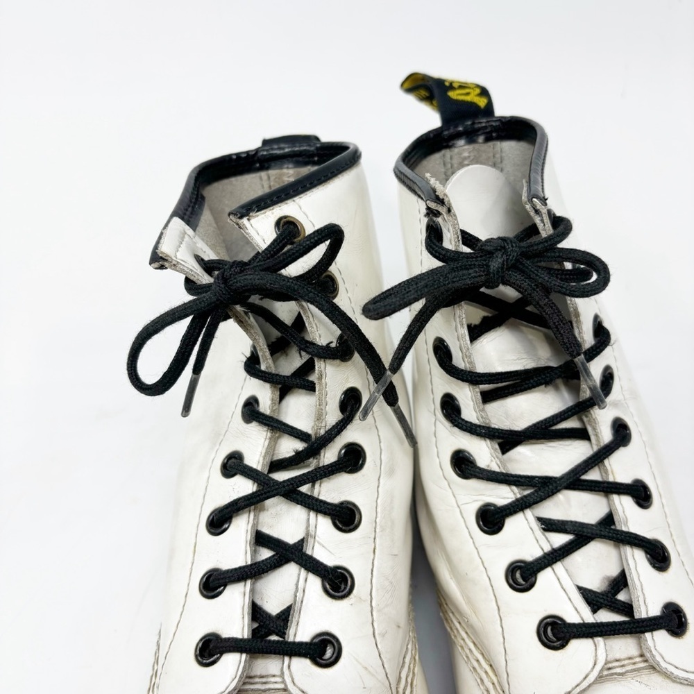 DOC MARTENS Women’s White 1460 Smooth Leather 8-Eye Boots Distressed Size W9 - Picture 7 of 13